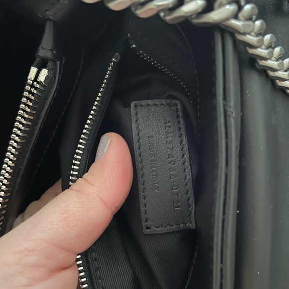 Medium LouLlu Matelassé Leather Shouldar Bag with silver details. Saint Laurent. - Picture 7 of 7